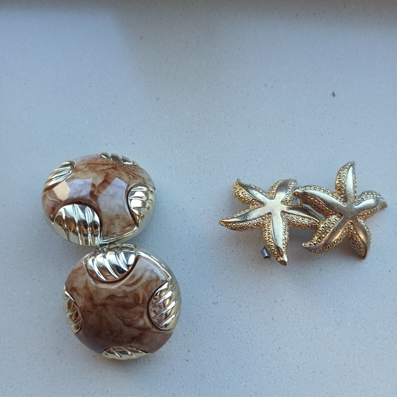 Earrings. 11 Pair Are Pierced And 1 Pair Is Clip On. - Picture 12 of 16